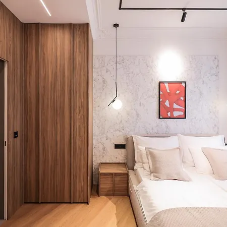 Estium Luxury *