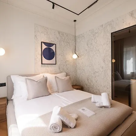 Estium Luxury